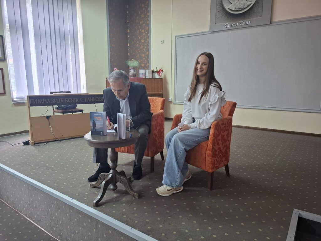 Promocija romana "Suvišni ljudi" Živorada Simića u Vranjskoj gimnaziji 5 1000039919