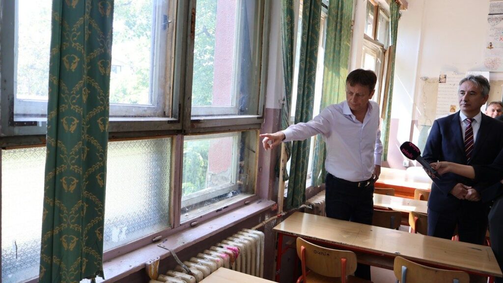 Potpisan ugovor o rekonstrukciji OŠ "Dositej Obradović", učenici u novoj školskoj godini u Vukovoj školi i Gimnaziji 6 13909 8N8PYtjE1ATZ 1200