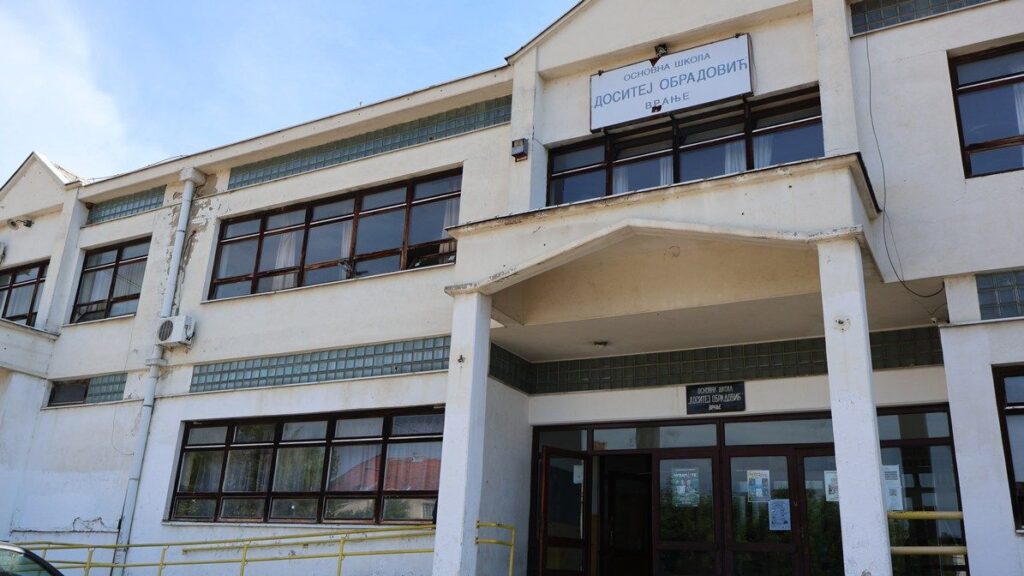 Potpisan ugovor o rekonstrukciji OŠ "Dositej Obradović", učenici u novoj školskoj godini u Vukovoj školi i Gimnaziji 8 13909 p5Mx00YEPVUO 1200
