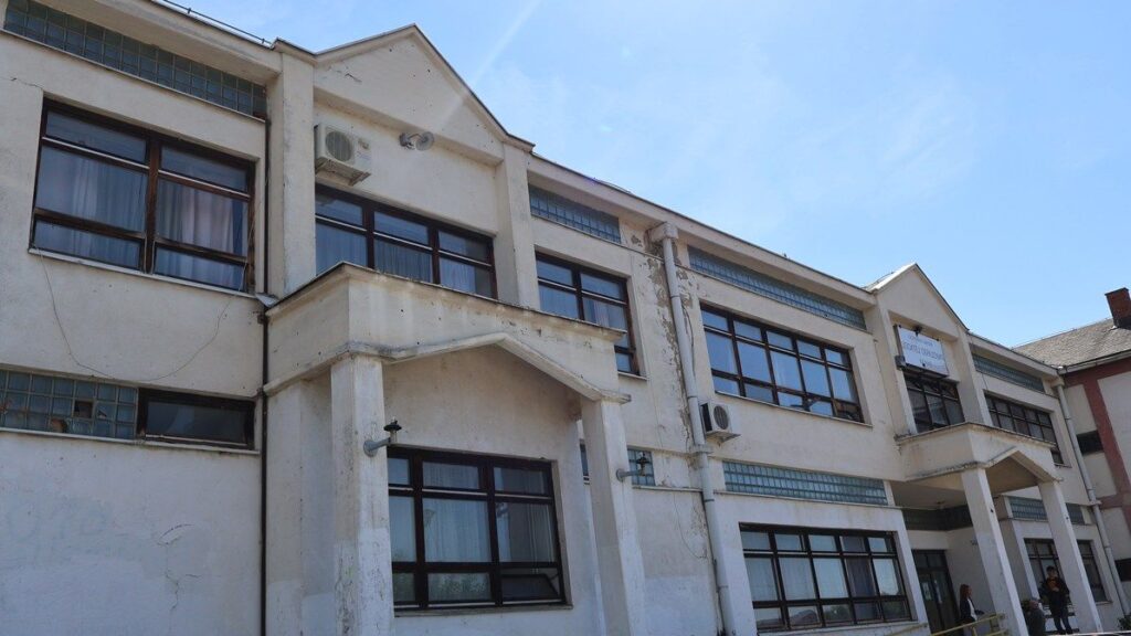 Potpisan ugovor o rekonstrukciji OŠ "Dositej Obradović", učenici u novoj školskoj godini u Vukovoj školi i Gimnaziji 9 13909 rwutXXBCUY7r 1200