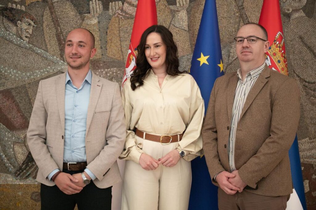 Predstavnici grada Vranja potpisali ugovor o unapređenju veština i kompetencije mladih u oblasti programiranja 2 13913 Kvxd3svPh9ZA 1200
