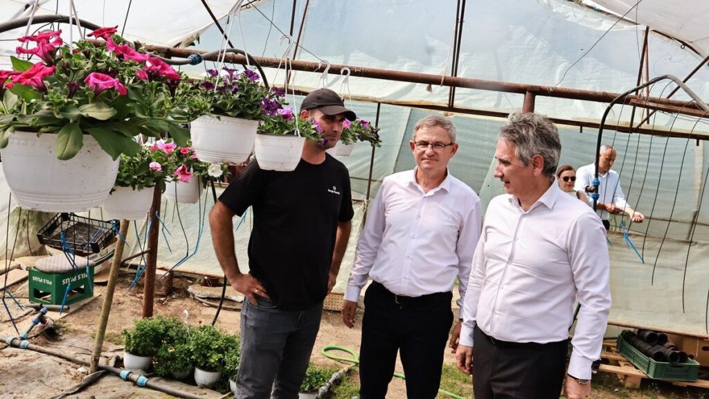 Ministar poljoprivrede Glamočić posetio domaćinstva u Vrtogošu 3 13931 VhVmWF6gcsfQ 1200