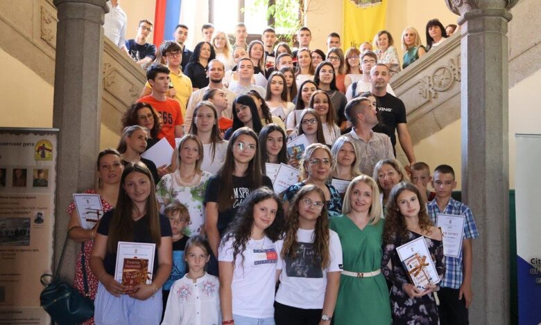 Dodeljene diplome i nagrade talentovanim učenicima osnovnih i srednjih škola 1 13978 Co2RpLS6qkzt 1200