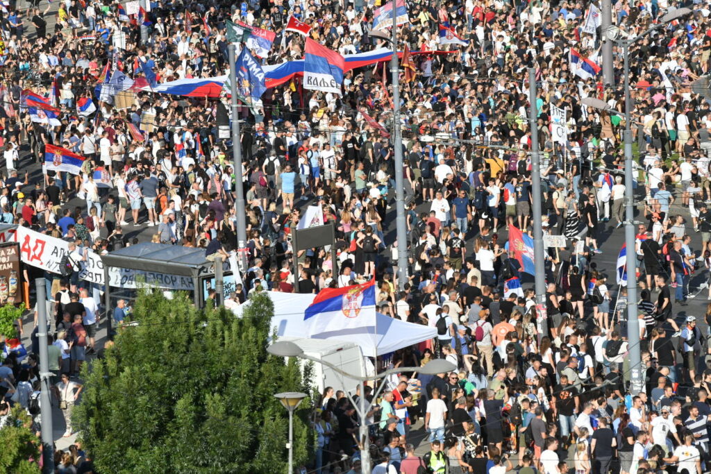 Studenti i građani dolaze na Slaviju, počinje protest " Vidimo se na Vidovdan" 4 3