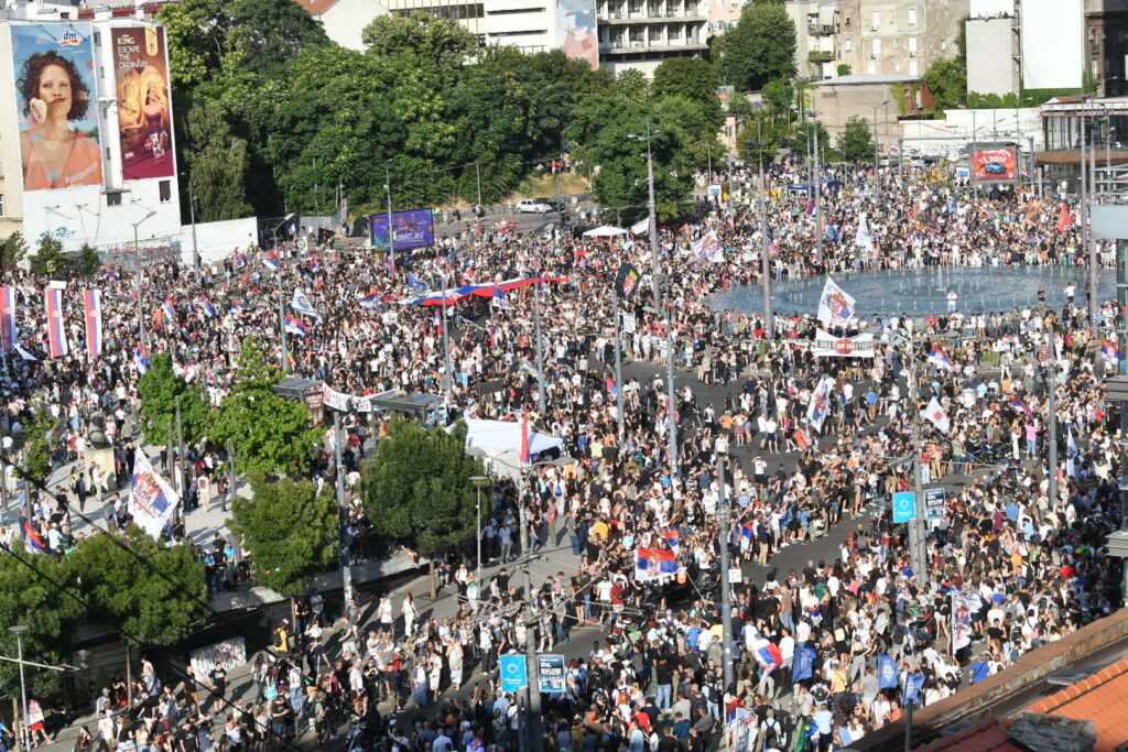 Studenti i građani dolaze na Slaviju, počinje protest " Vidimo se na Vidovdan" 5 4