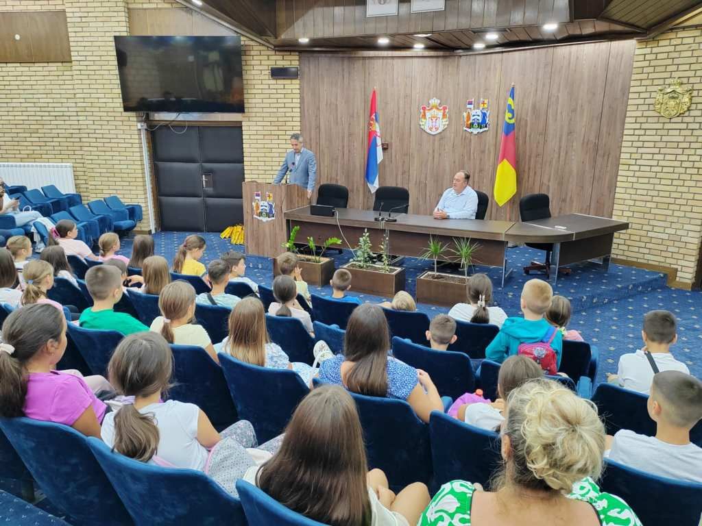 Priređen prijem za decu iz Leposavića, Zubinog Potoka i Zvečana 2 14030 1S16G5mmQiyB 1200 1