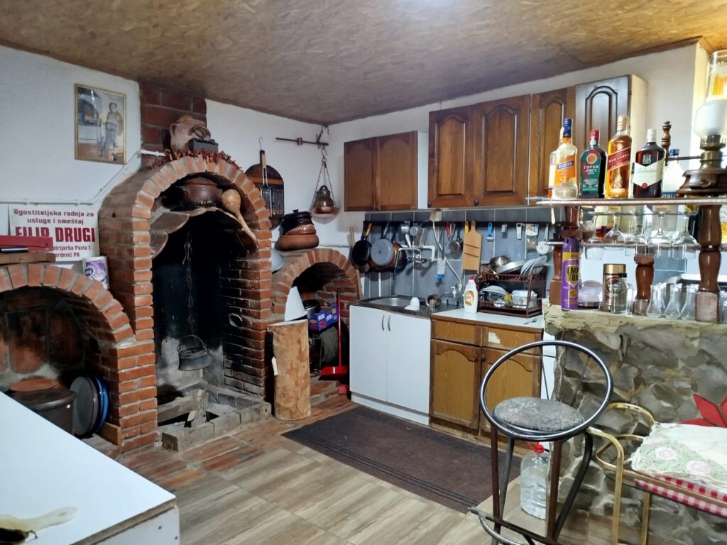 Etno selo u Trgovištu ne zaslužuje katanac 8 t7 pekara i pecenjara