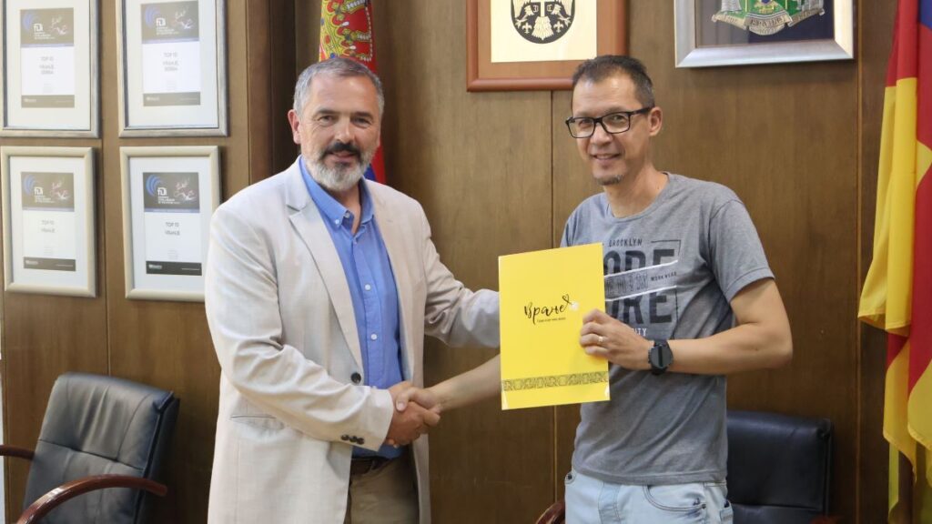 Poklon vaučeri za đake prvake romske nacionalne manjine 5 14088 avRJUOrISc6J 1200