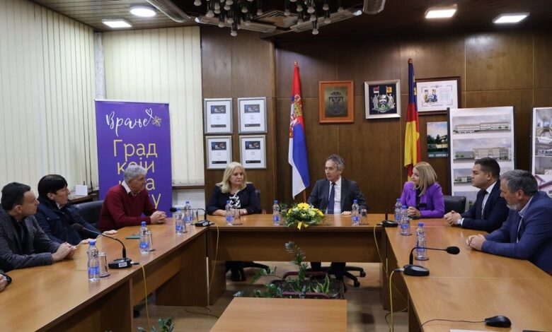Prijem za delegaciju Udruženja potomaka ratnika oslobodilačkih ratova Srbije do 1918. godine 1 14141 9VcONRIjcZ6J 1200