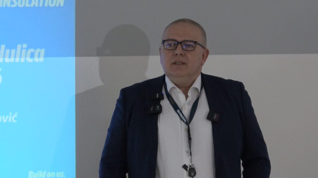 00001.MTS snapshot 00.06.954