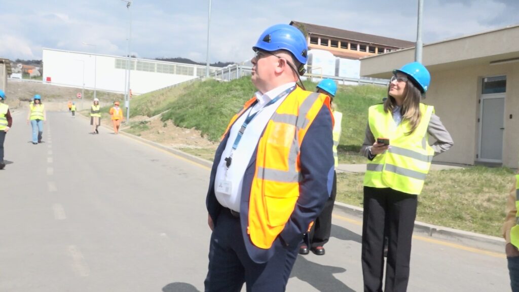 00030.MTS snapshot 00.01.998