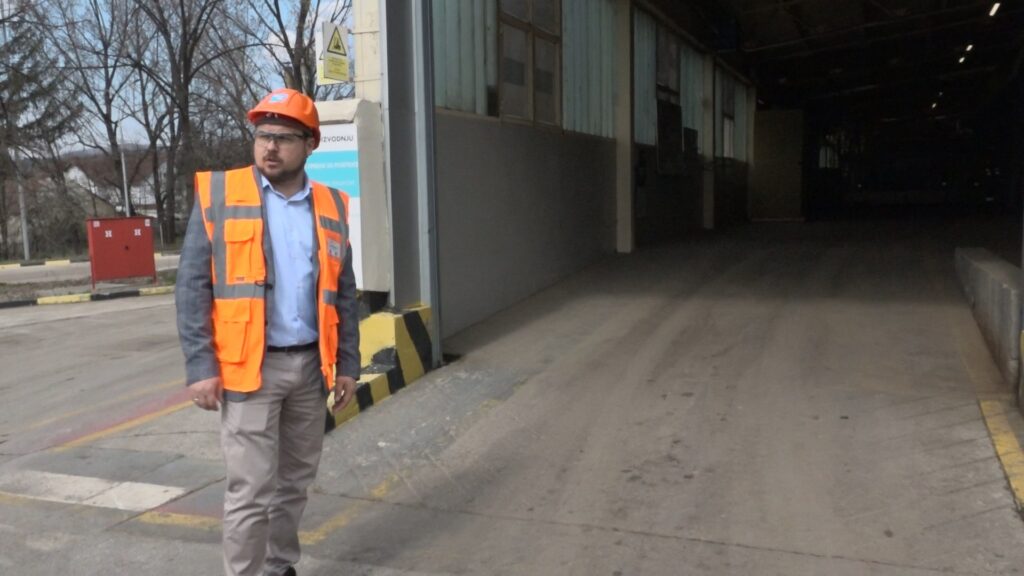 00044.MTS snapshot 00.04.209