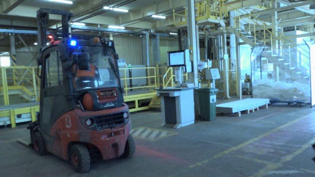 00048.MTS snapshot 00.00.854