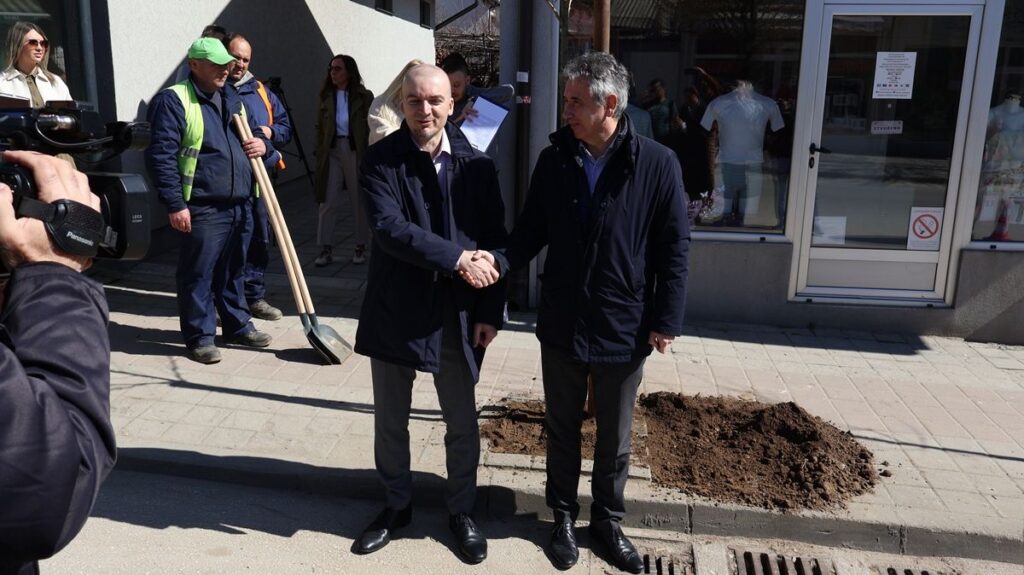 14402 95hAUa2sFHrC 1200