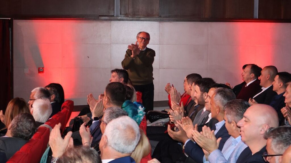 14437 8gYrQsrdSelF 1200