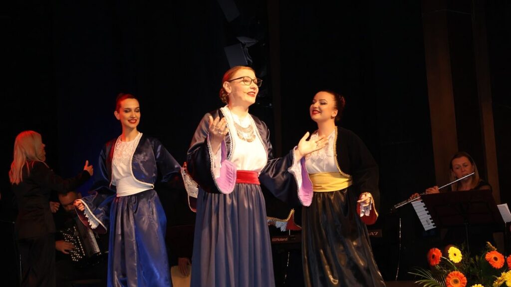 14437 HJ5Lha2EoPIk 1200