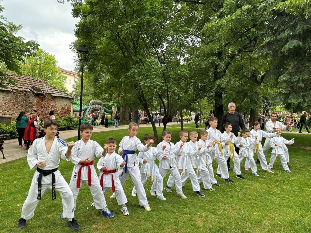 Počeo dečji festival ,,Vreme radosti“ 15 14517 w0Xb0m6hBJqb 1200