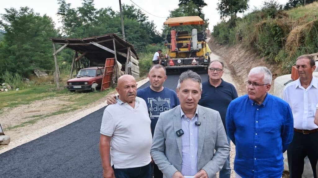 Asfaltira se put u Golemom Selu: Rešava se višedecenijski problem meštana 2 golemoseloasfaltiranjee
