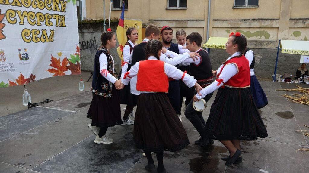 14720 LXsiLYTxZYF9 1200