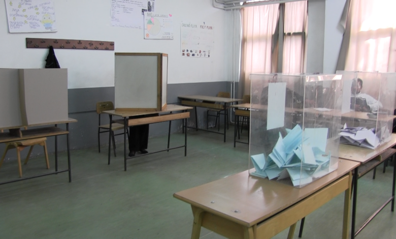 RTS: Vanredni parlamentarni izbori u Srbiji 25. oktobra 1 glasanjeizbori
