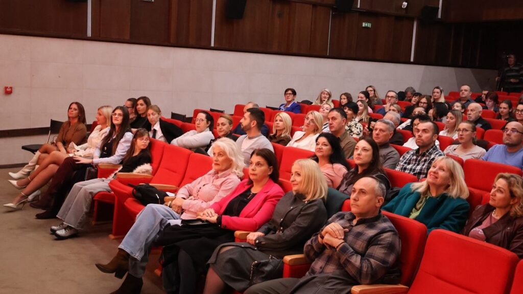 Završeni 46. ,,Borini pozorišni dani“ 2 14804 Wi1g6zptUCYx 1200
